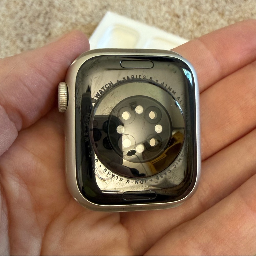 Apple Watch Series 8 41mm in Starlight Aluminum - Picture 8 of 11
